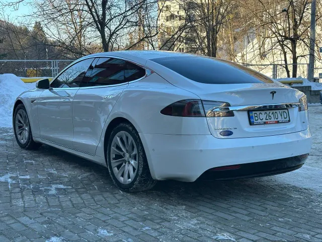 Tesla Model S - фото 4