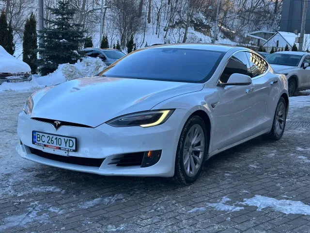 Tesla Model S - фото 1