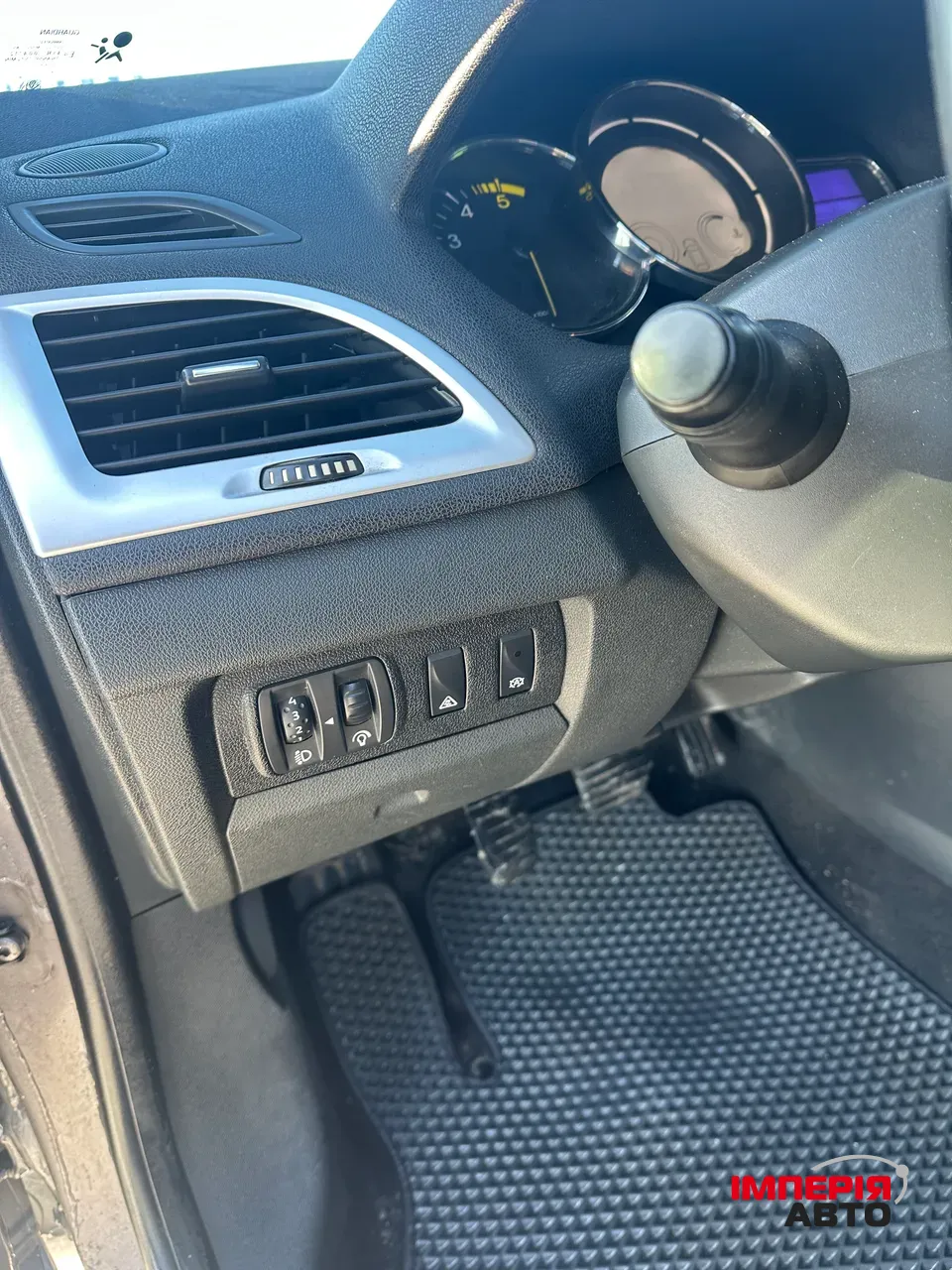 Renault Megane - фото 10