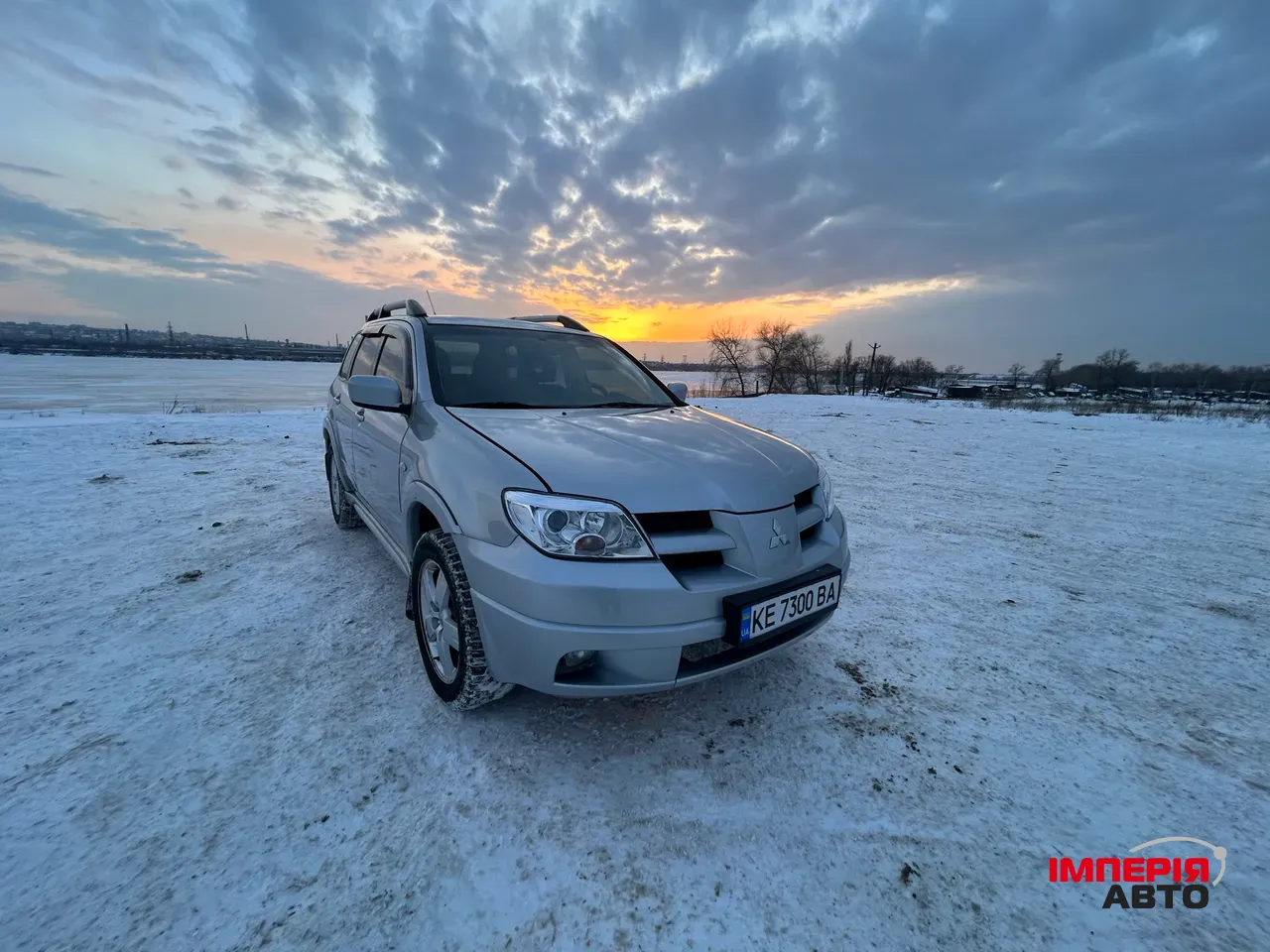 Mitsubishi Outlander - фото 1