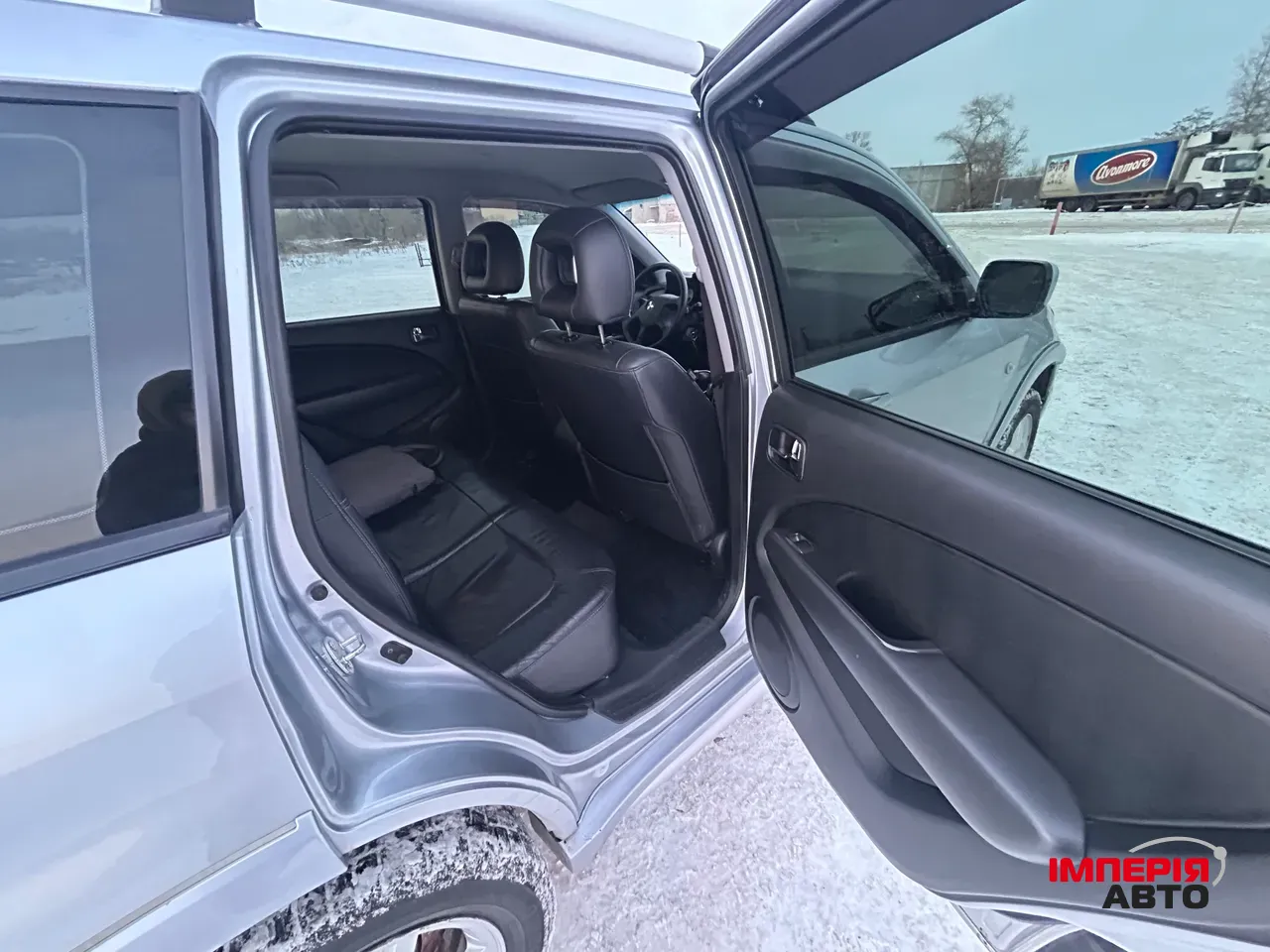 Mitsubishi Outlander - фото 10