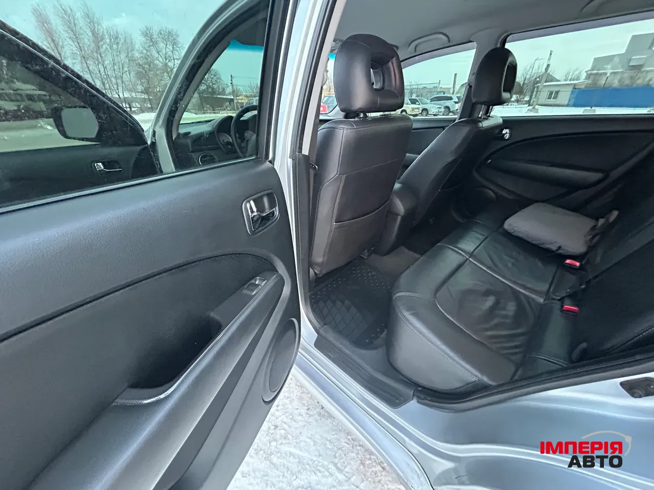 Mitsubishi Outlander - фото 16