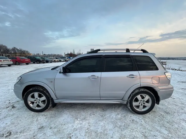 Mitsubishi Outlander - фото 3