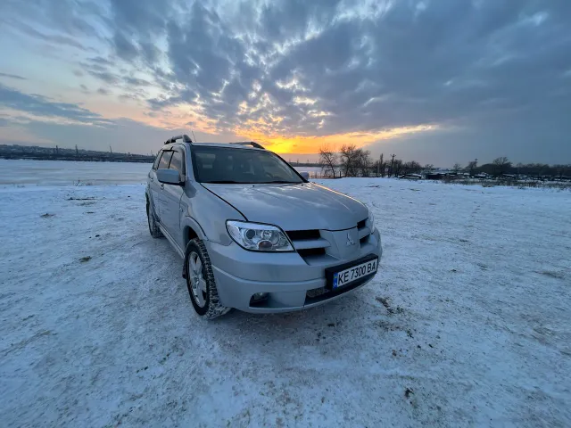 Mitsubishi Outlander - фото 1