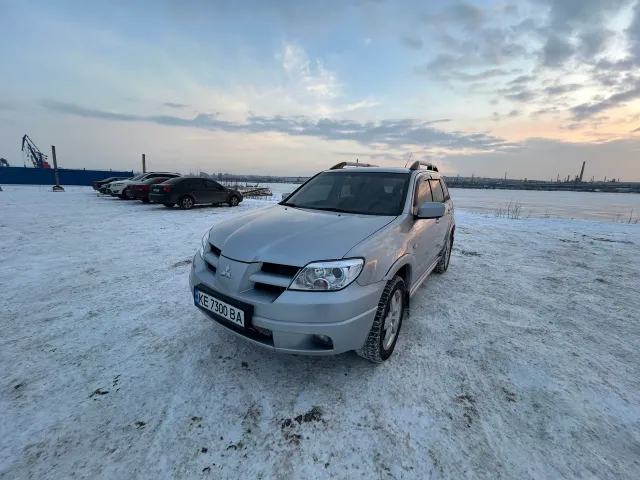 Mitsubishi Outlander - фото 2