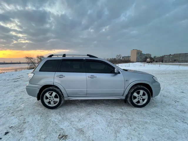 Mitsubishi Outlander - фото 5
