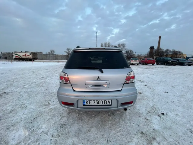 Mitsubishi Outlander - фото 4