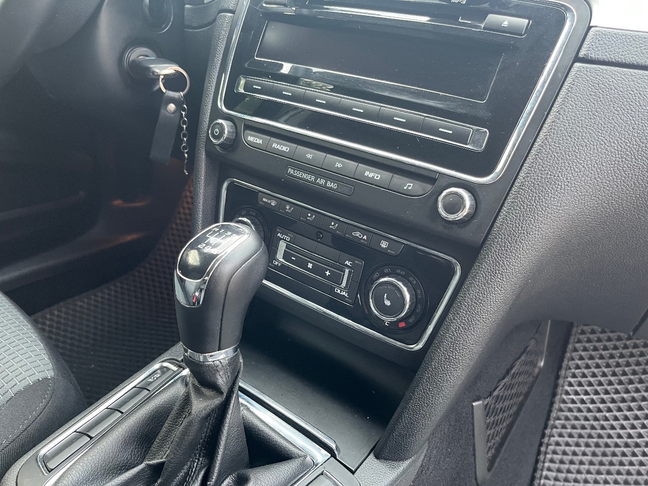 Skoda Superb - фото 16