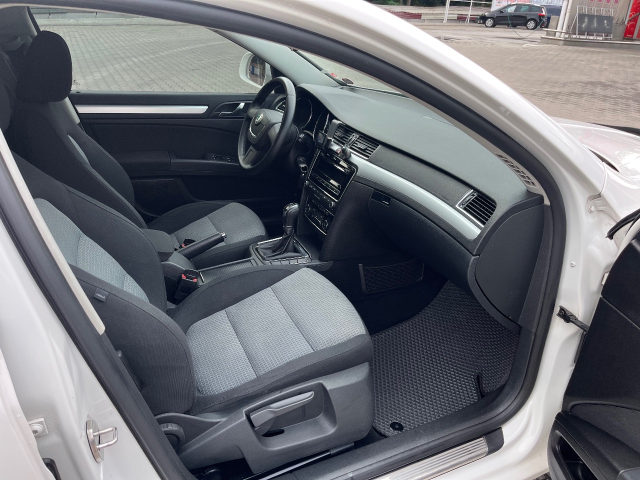 Skoda Superb - фото 9