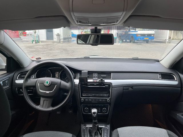 Skoda Superb - фото 1