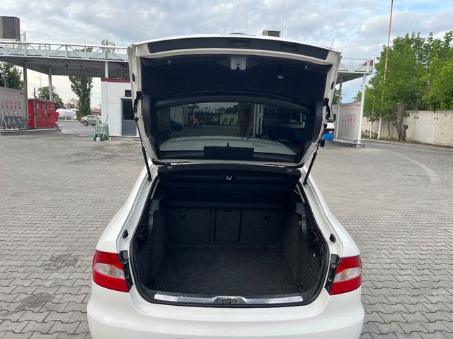 Skoda Superb - фото 4