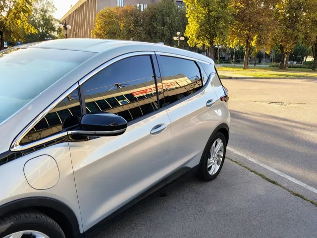 Chevrolet Bolt - фото 1