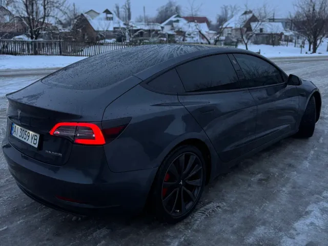 Tesla Model 3 - фото 4