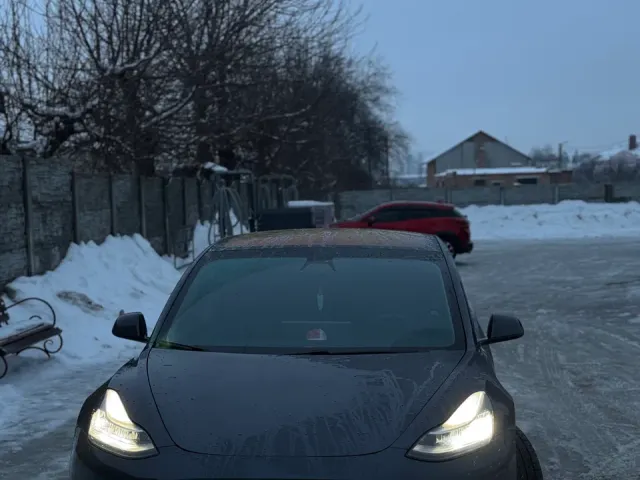 Tesla Model 3 - фото 1