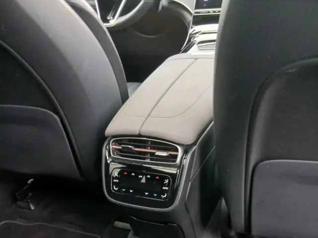 Mercedes-Benz EQS SUV - фото 3