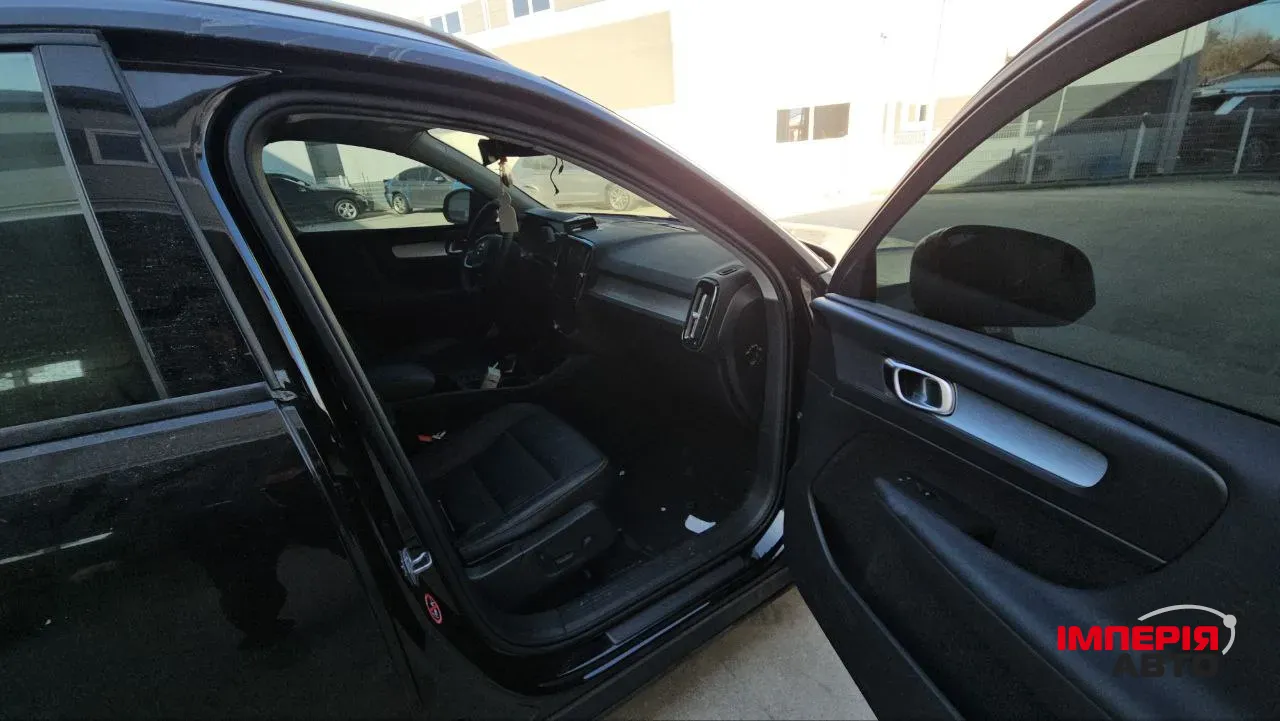 Volvo XC40 - фото 8