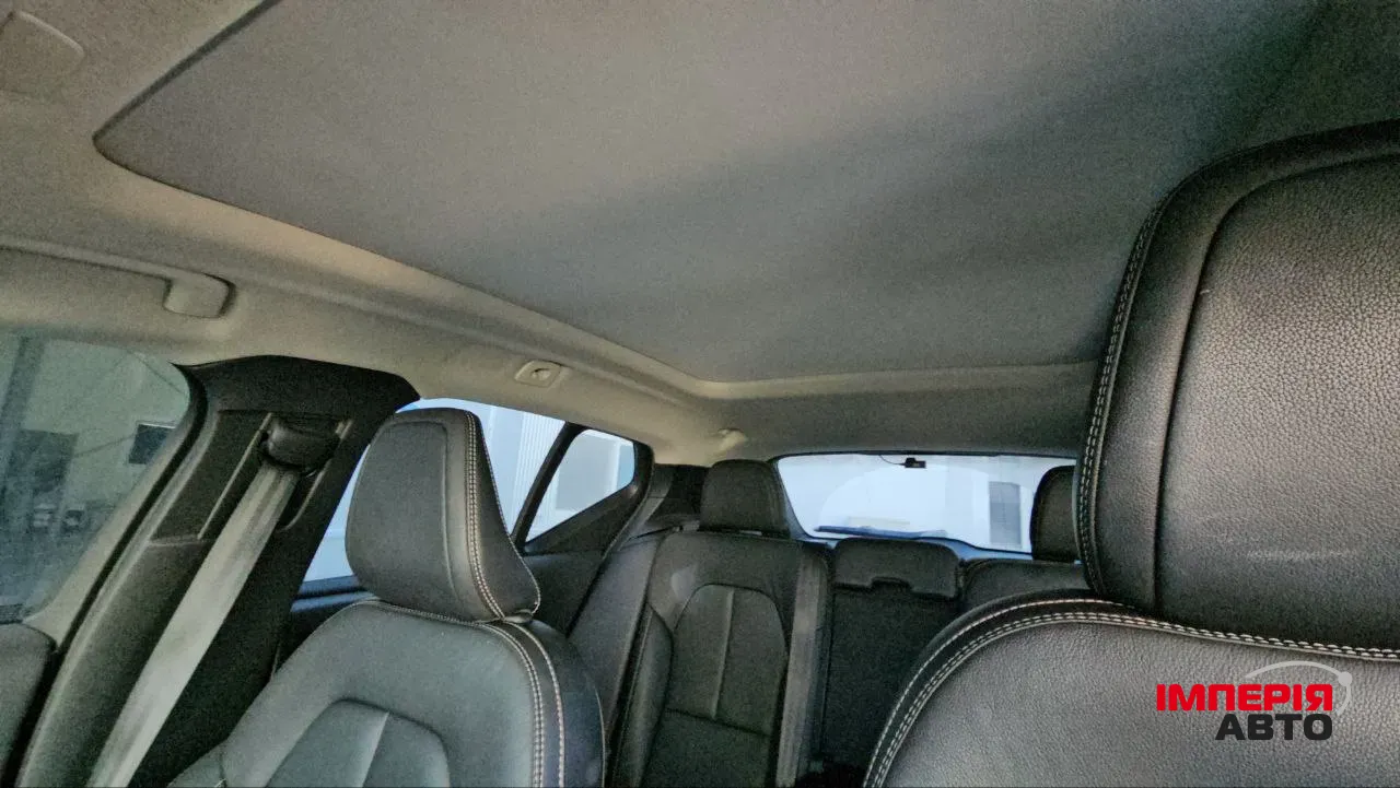 Volvo XC40 - фото 11