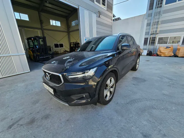 Volvo XC40 - фото 1