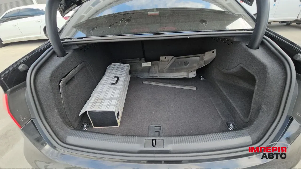 Audi A4 - фото 16