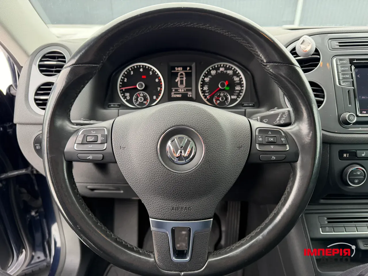 Volkswagen Tiguan - фото 12