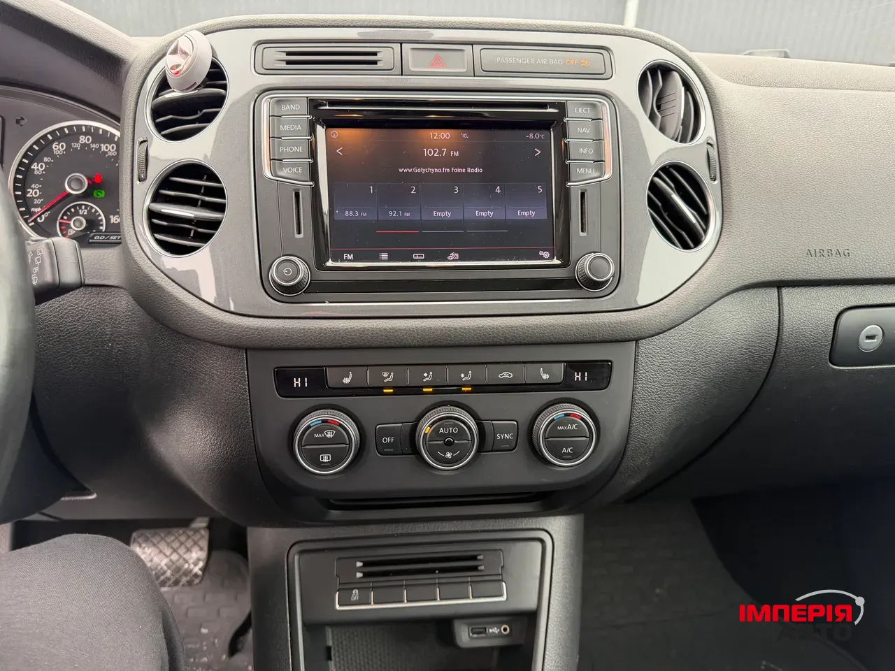 Volkswagen Tiguan - фото 13