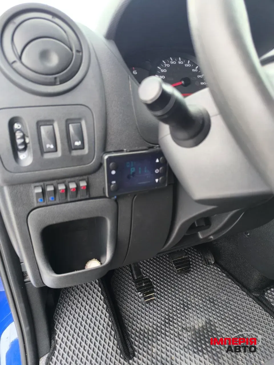 Renault Trafic - фото 24