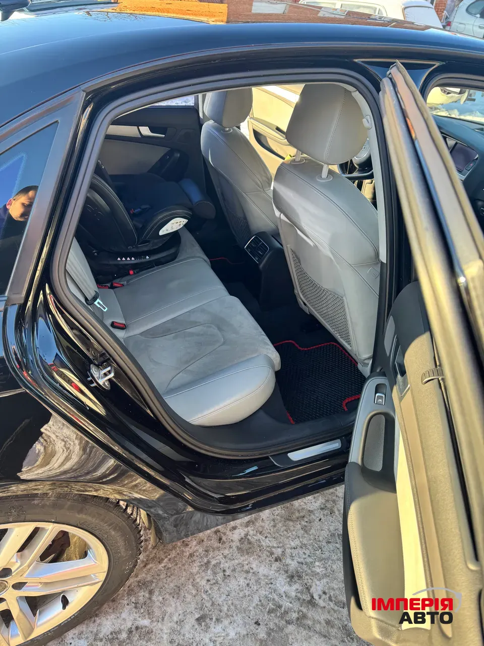 Audi A4 - фото 8