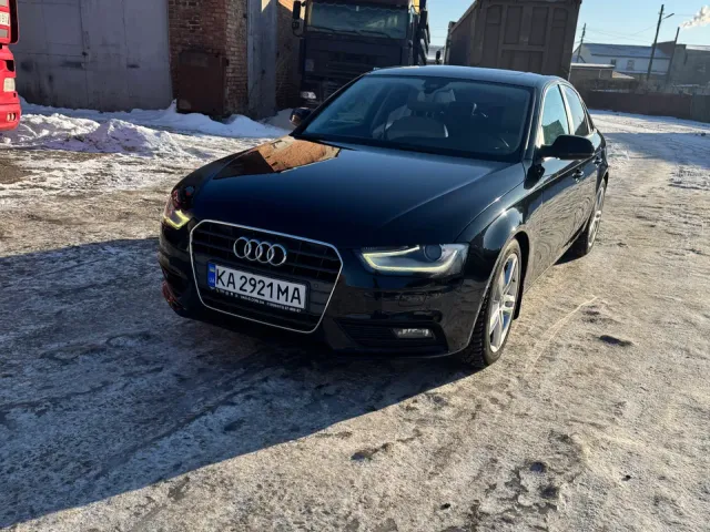 Audi A4 - фото 1