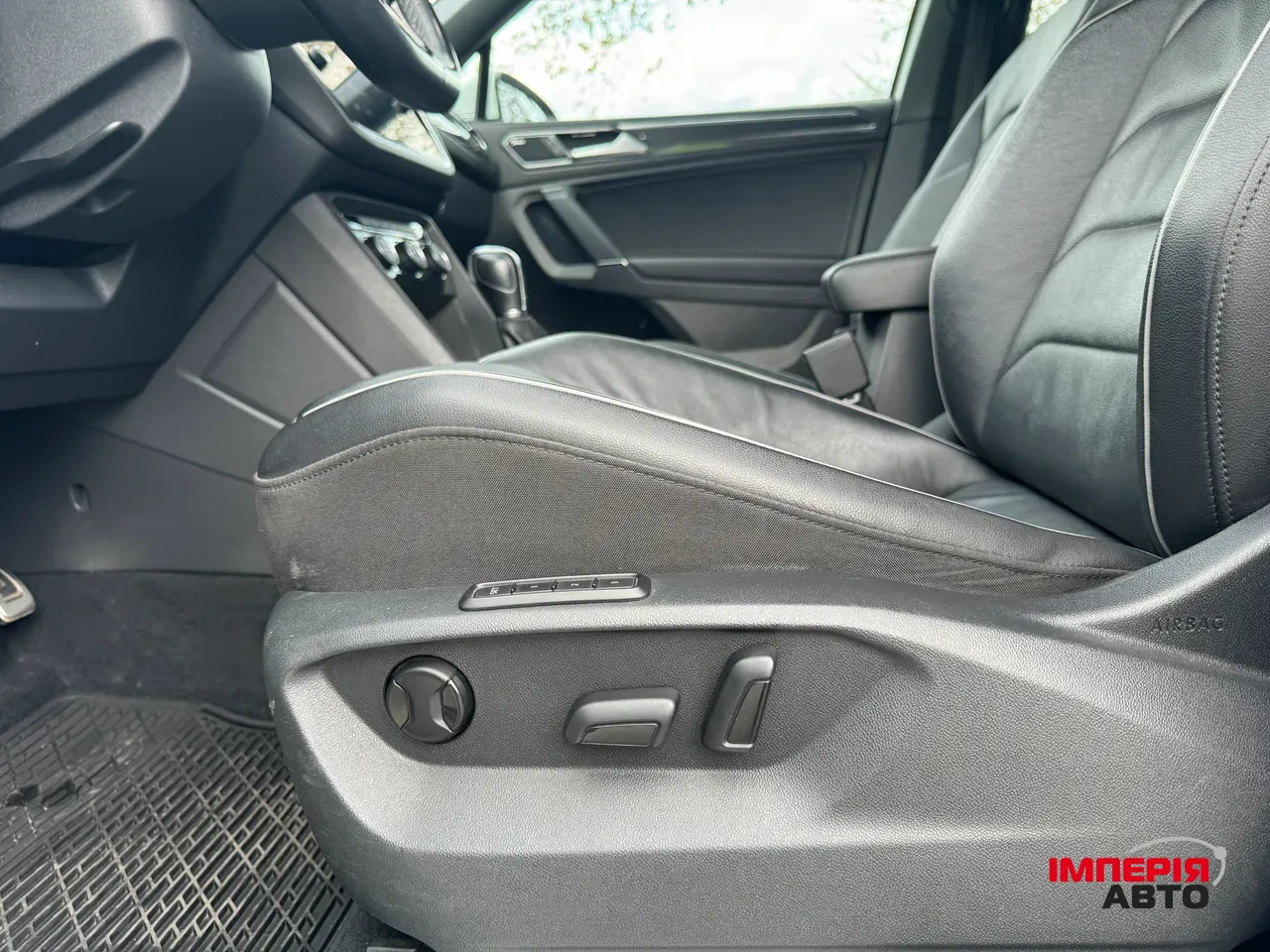 Volkswagen Tiguan - фото 11