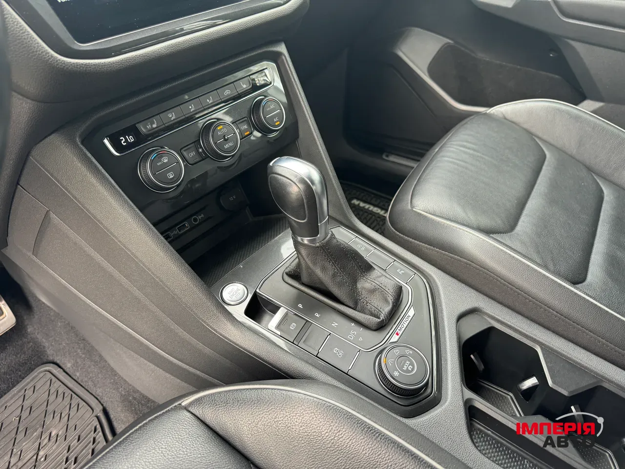 Volkswagen Tiguan - фото 12