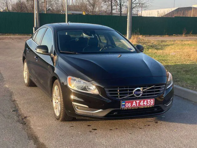 Volvo S60 - фото 1