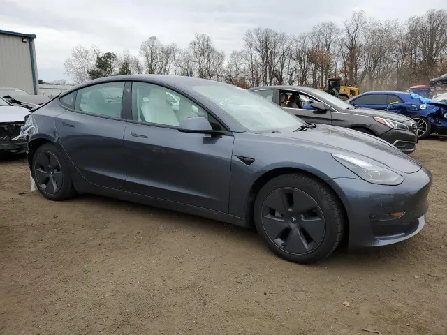 Tesla Model 3 - фото 3
