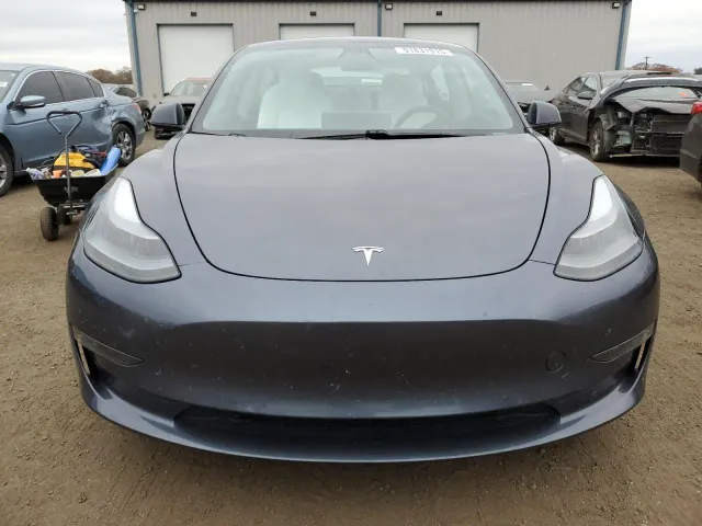 Tesla Model 3 - фото 2
