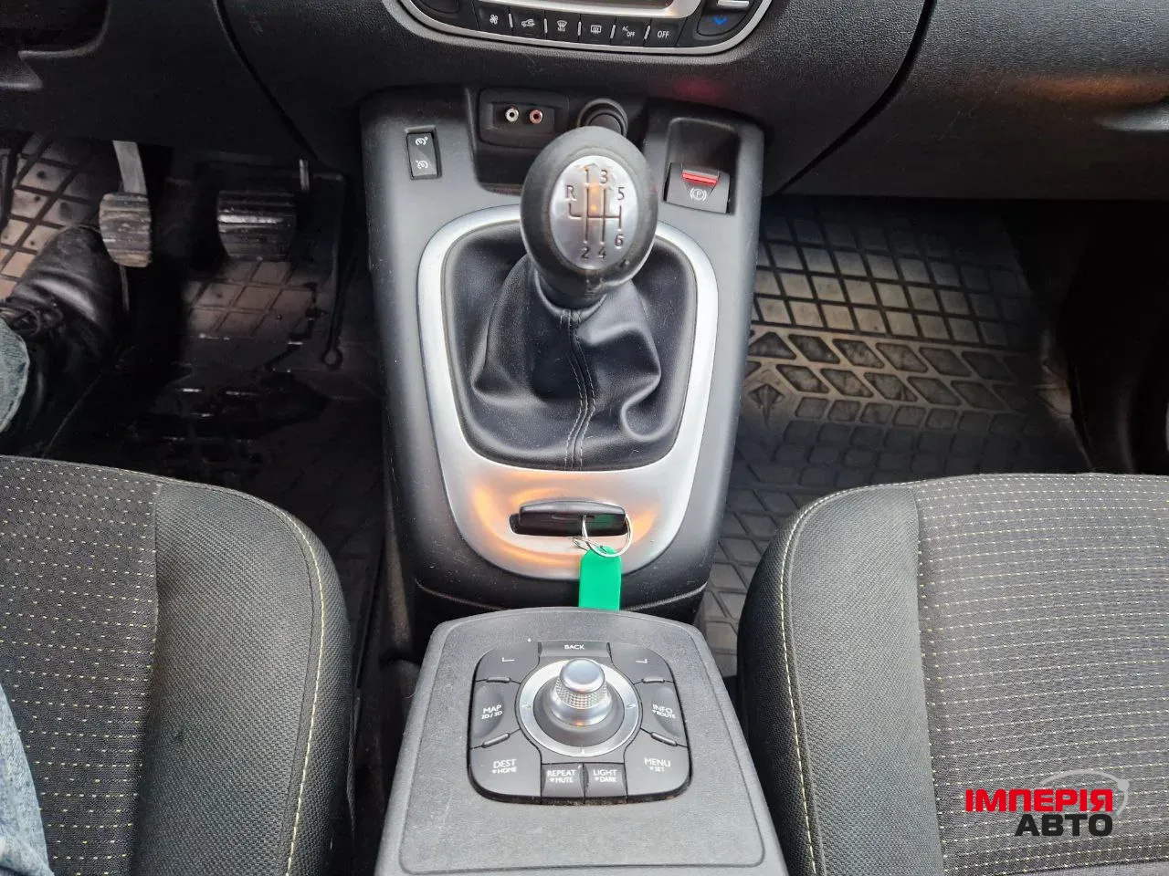 Renault Megane - фото 16