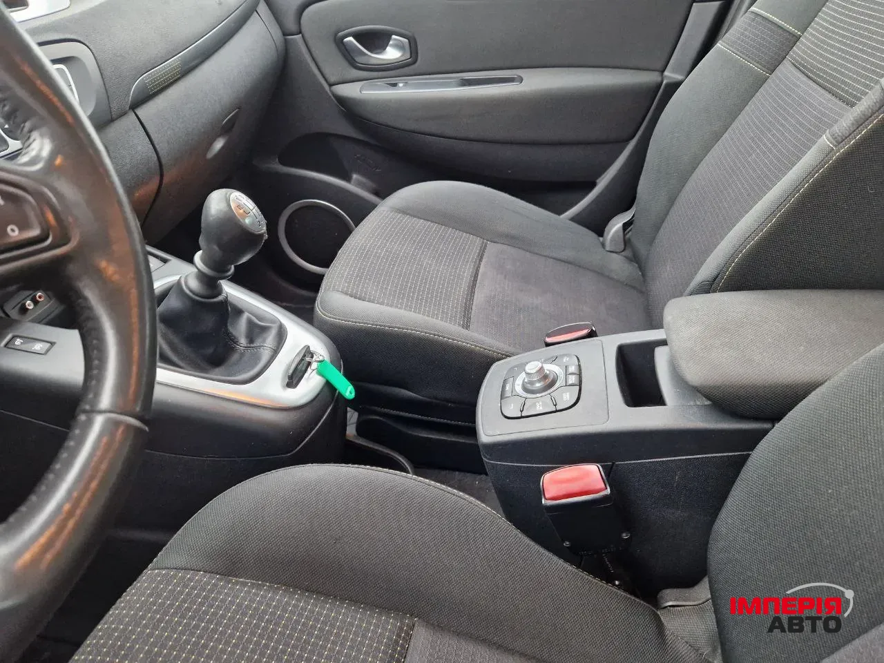 Renault Megane - фото 18