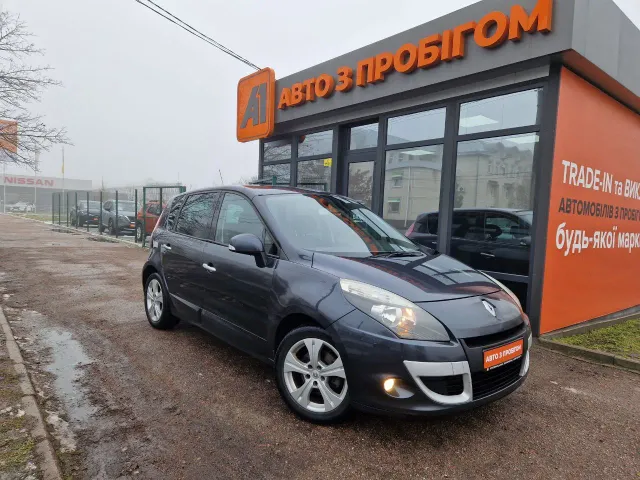 Renault Megane - фото 1