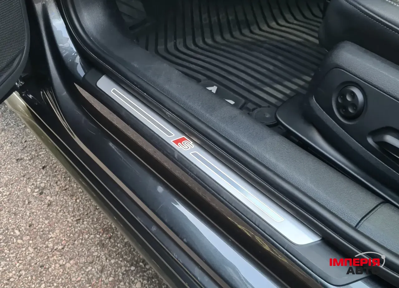 Audi A4 - фото 12