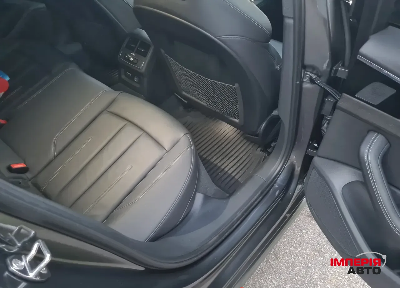 Audi A4 - фото 17