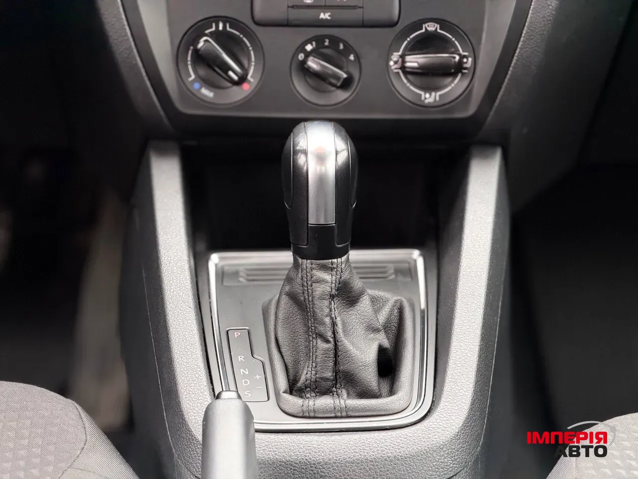 Volkswagen Jetta - фото 28