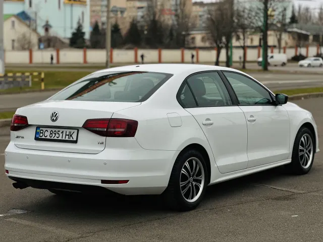 Volkswagen Jetta - фото 4