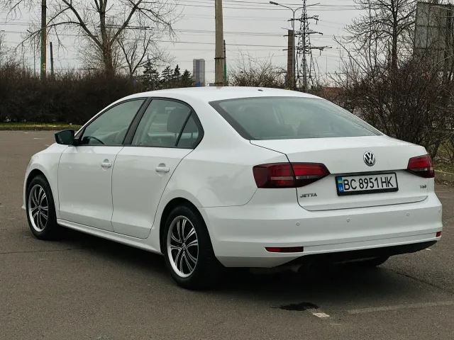 Volkswagen Jetta - фото 3