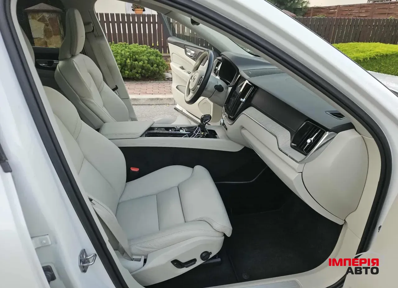 Volvo XC60 - фото 12