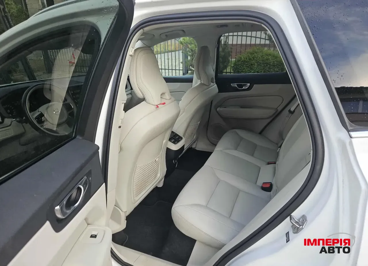 Volvo XC60 - фото 13