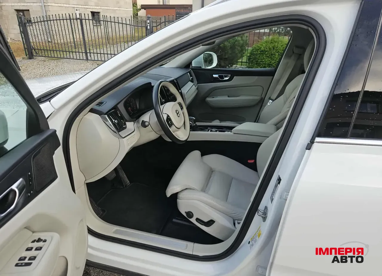 Volvo XC60 - фото 11