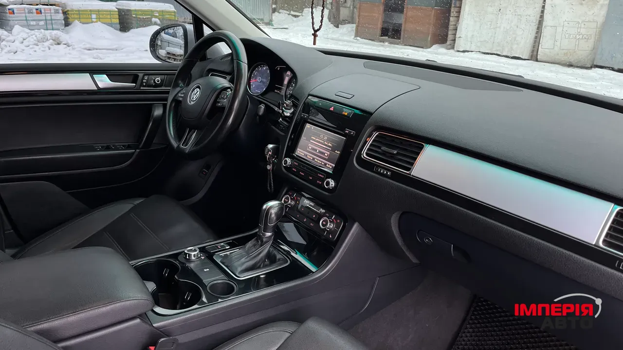 Volkswagen Touareg - фото 8