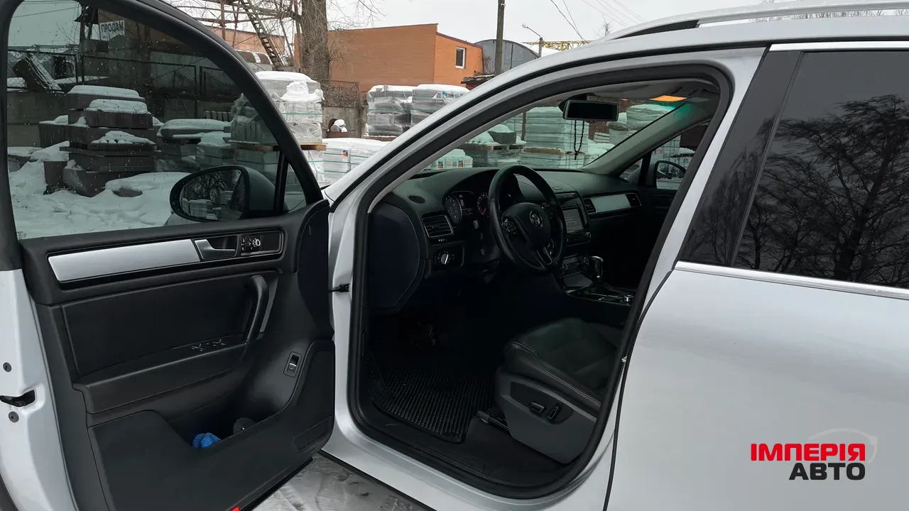 Volkswagen Touareg - фото 11