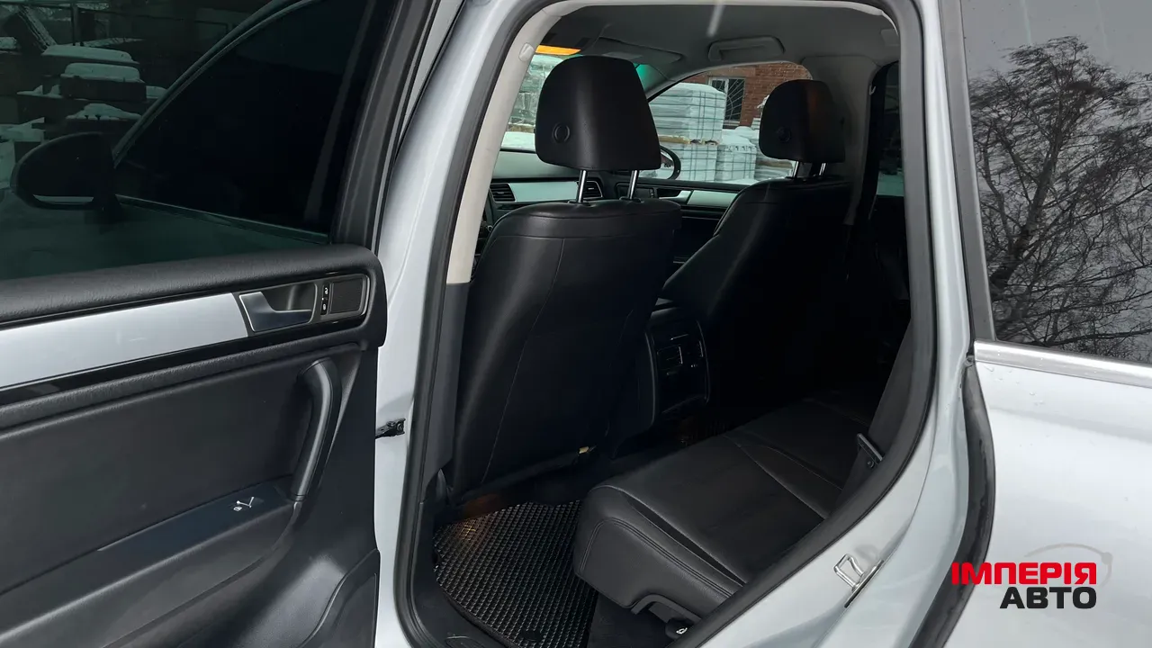 Volkswagen Touareg - фото 12