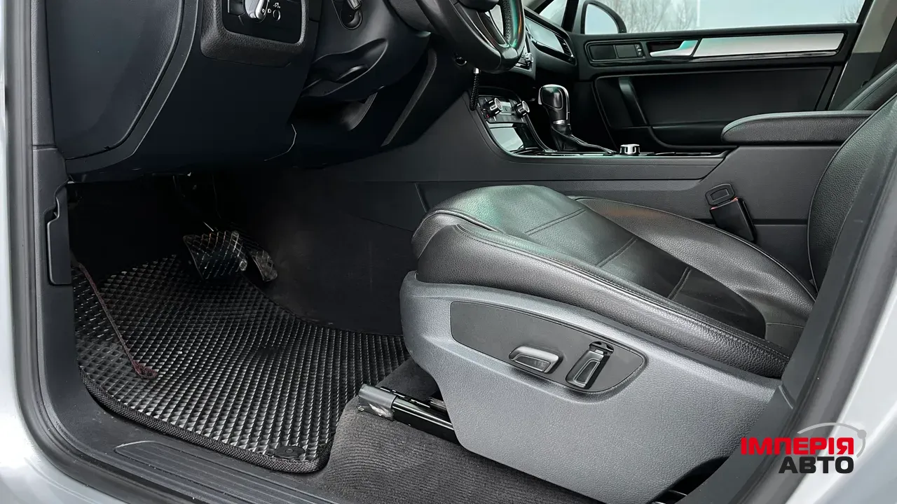 Volkswagen Touareg - фото 13