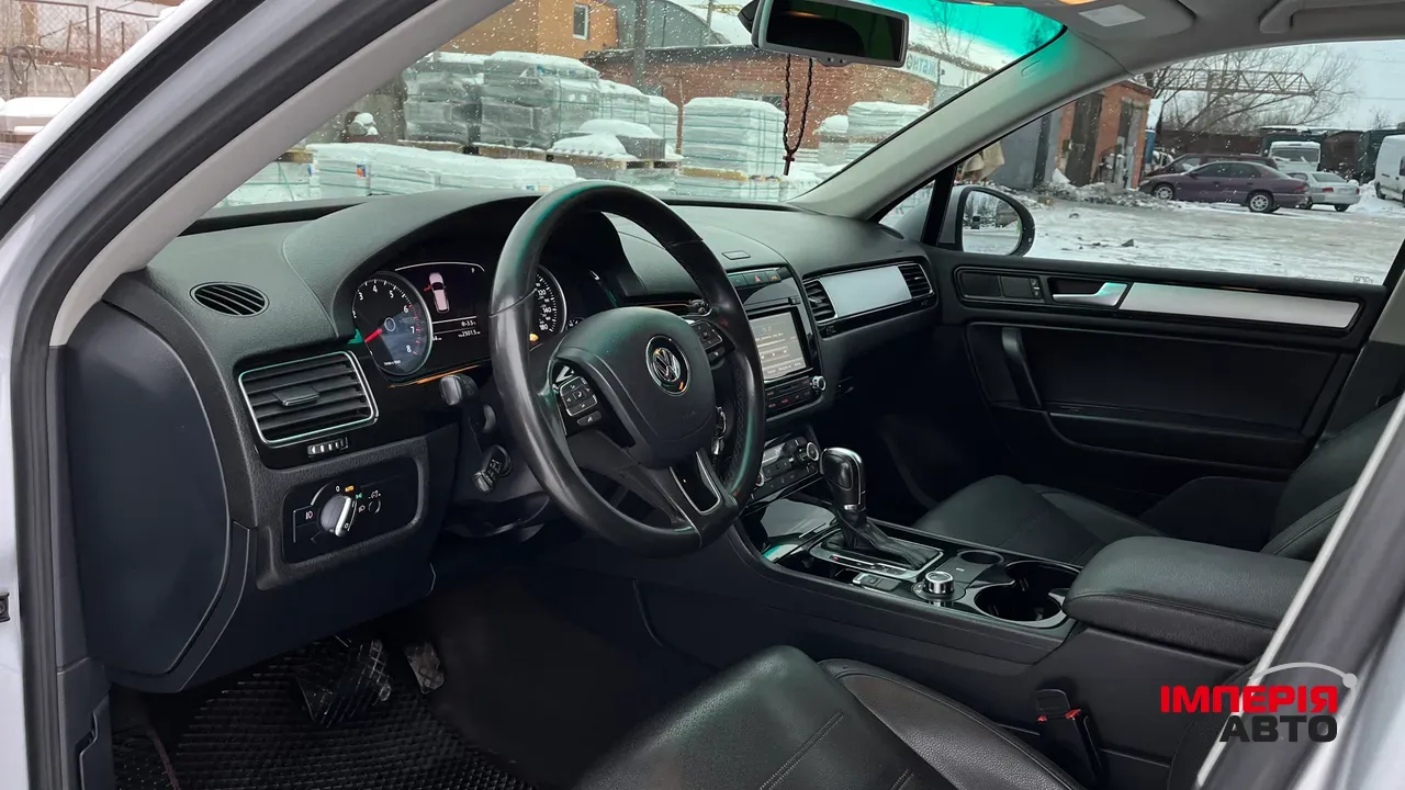 Volkswagen Touareg - фото 16