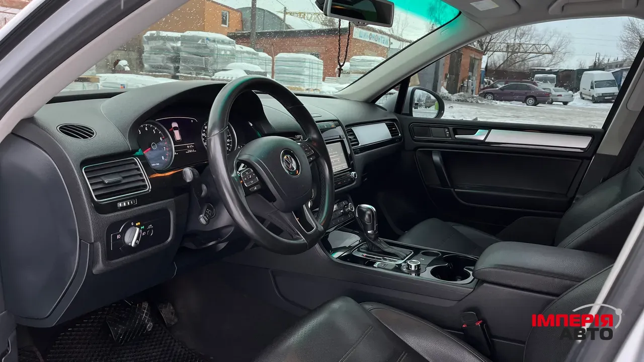 Volkswagen Touareg - фото 10